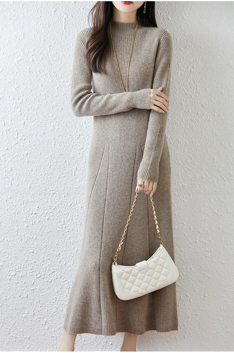 Robe pull en maille mi-longue – col semi-montant