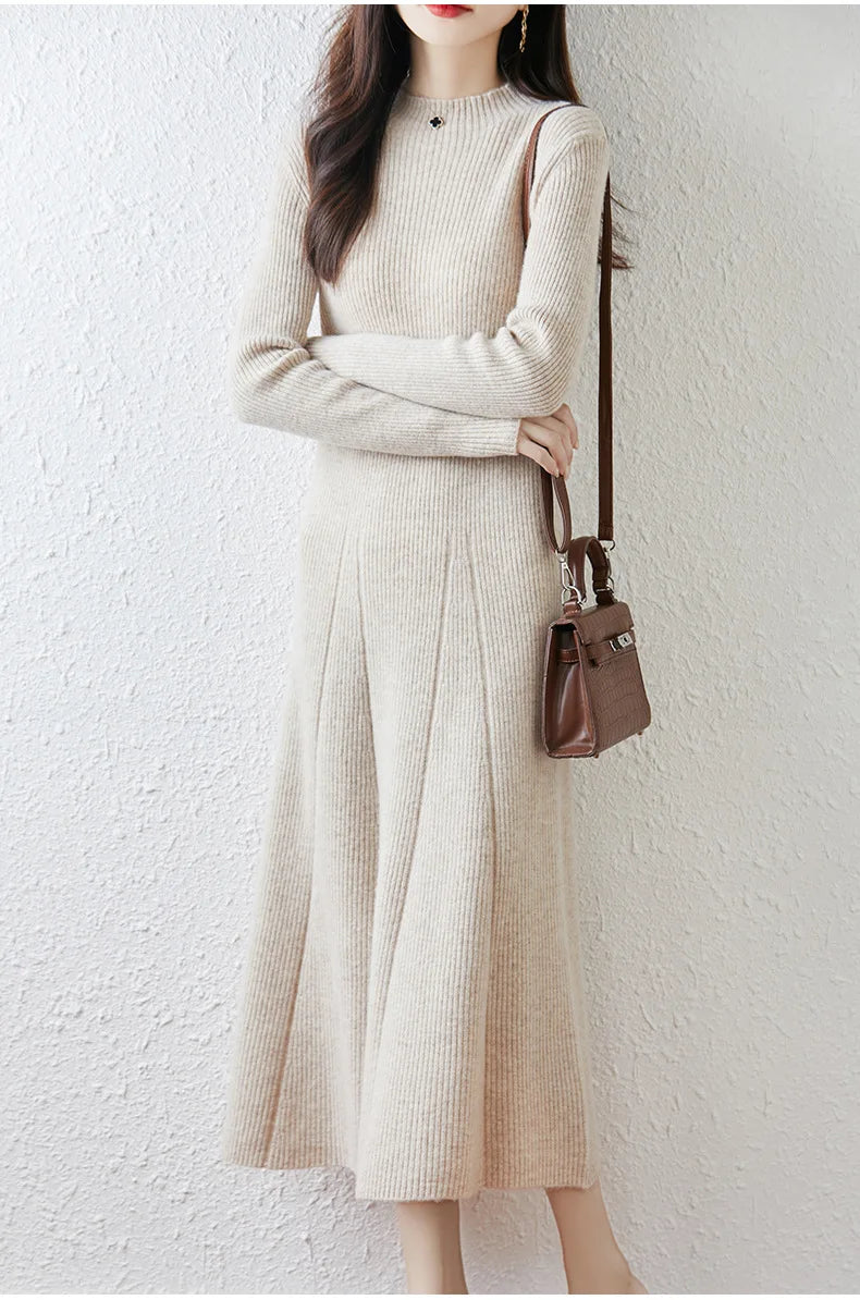Robe pull en maille mi-longue – col semi-montant