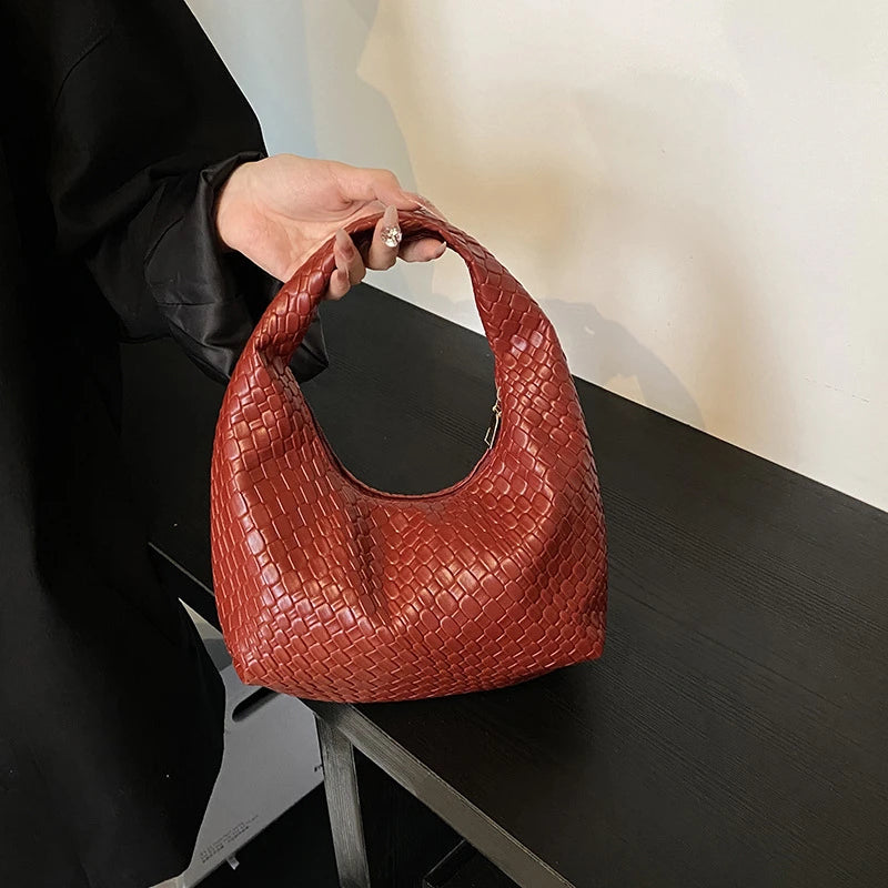 Petit sac hobo femme tissé en relief – simili-cuir souple
