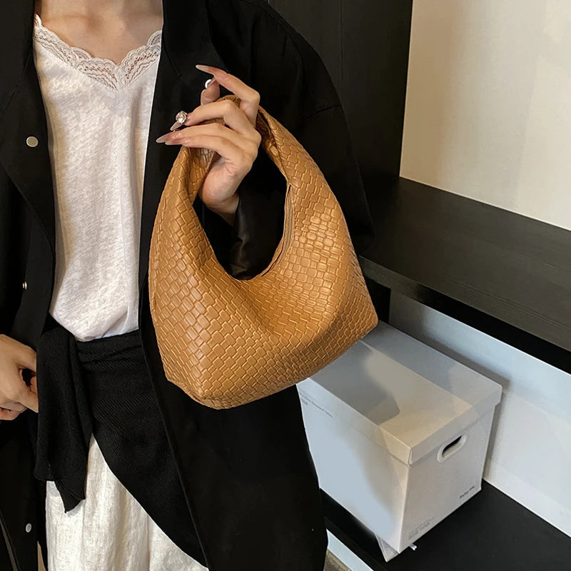 Petit sac hobo femme tissé en relief – simili-cuir souple