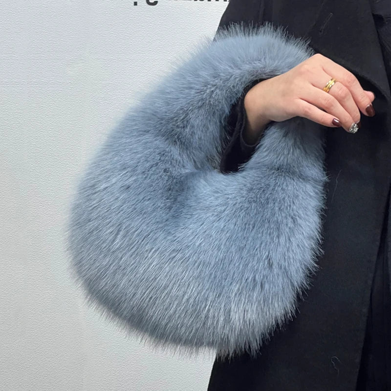 Sac demi-lune femme en fausse fourrure – doux et tendance