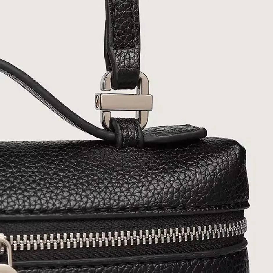 Sac bandoulière femme en simili-cuir grainé – petit format chic