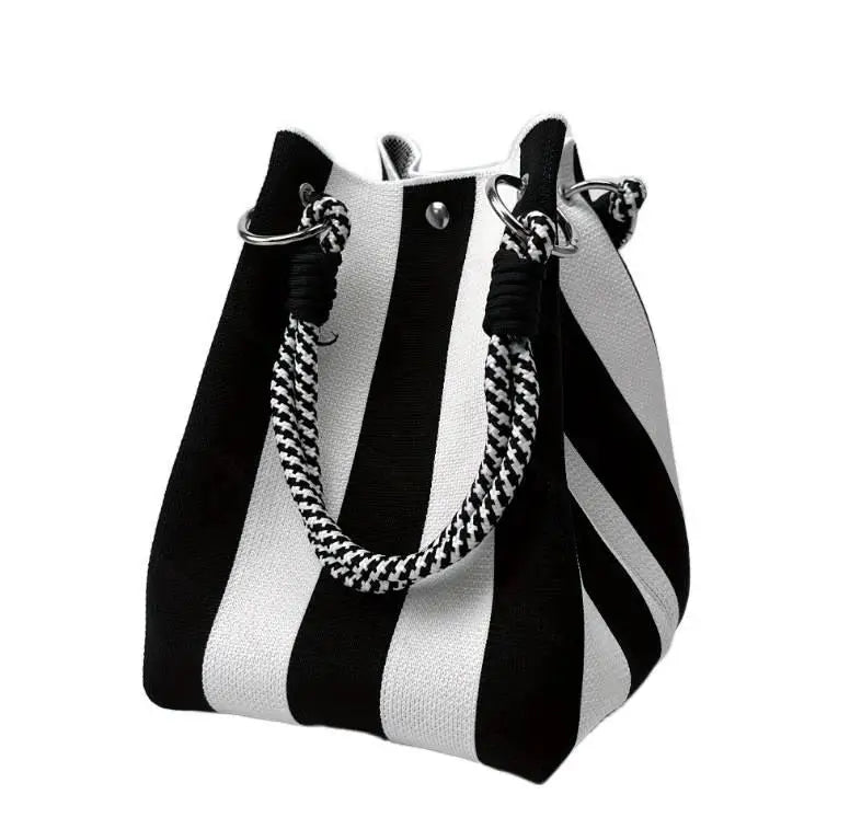 Mini sac en tricot rayé femme – style crochet