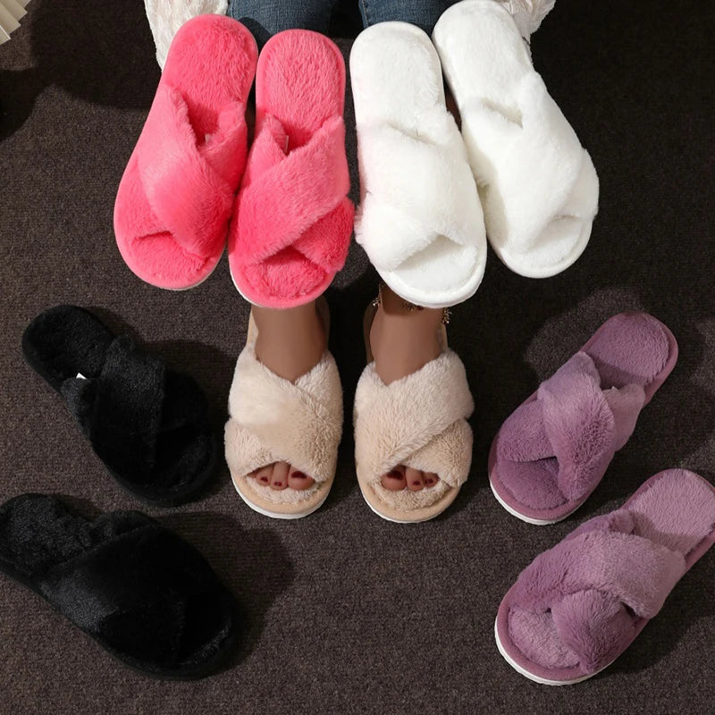Chaussons femme moelleux en fausse fourrure – mules croisées