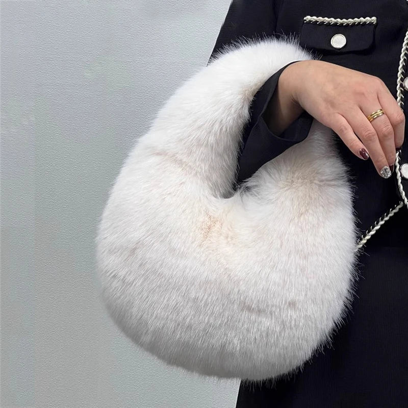 Sac demi-lune femme en fausse fourrure – doux et tendance