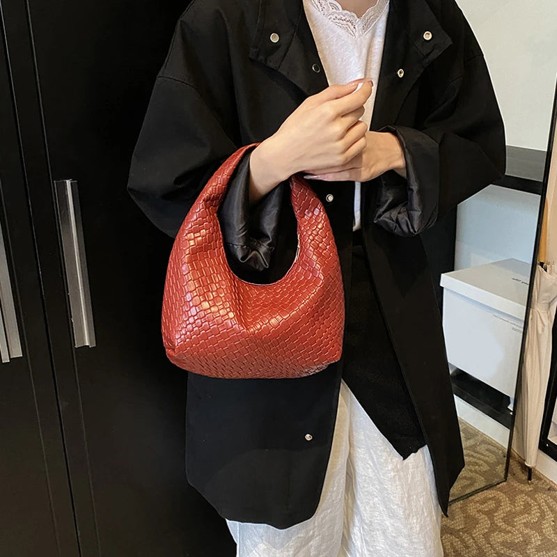 Petit sac hobo femme tissé en relief – simili-cuir souple
