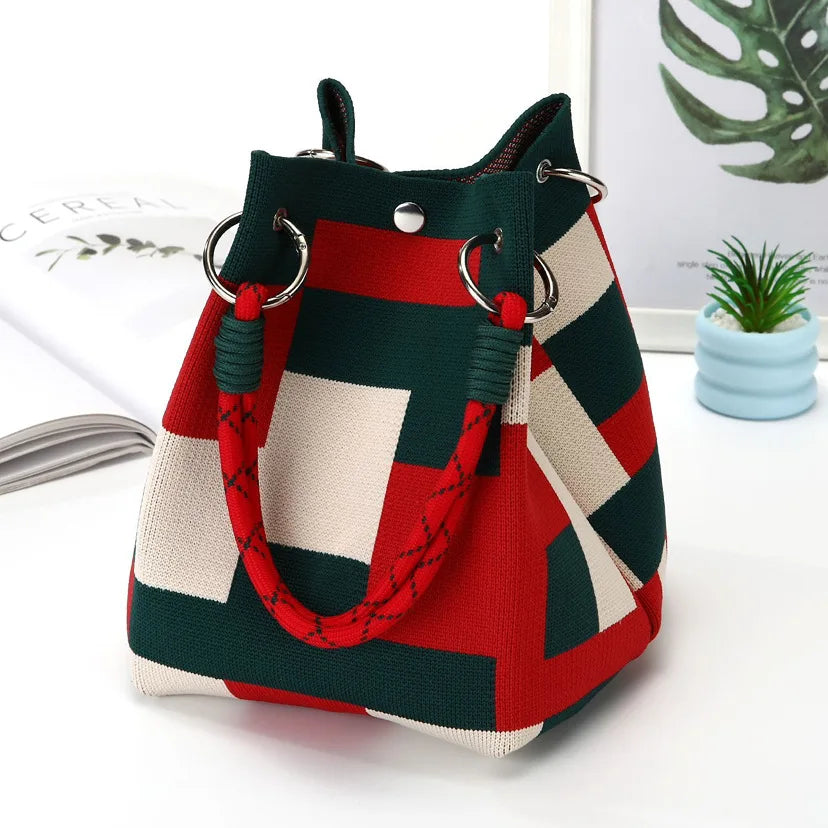 Mini sac en tricot rayé femme – style crochet