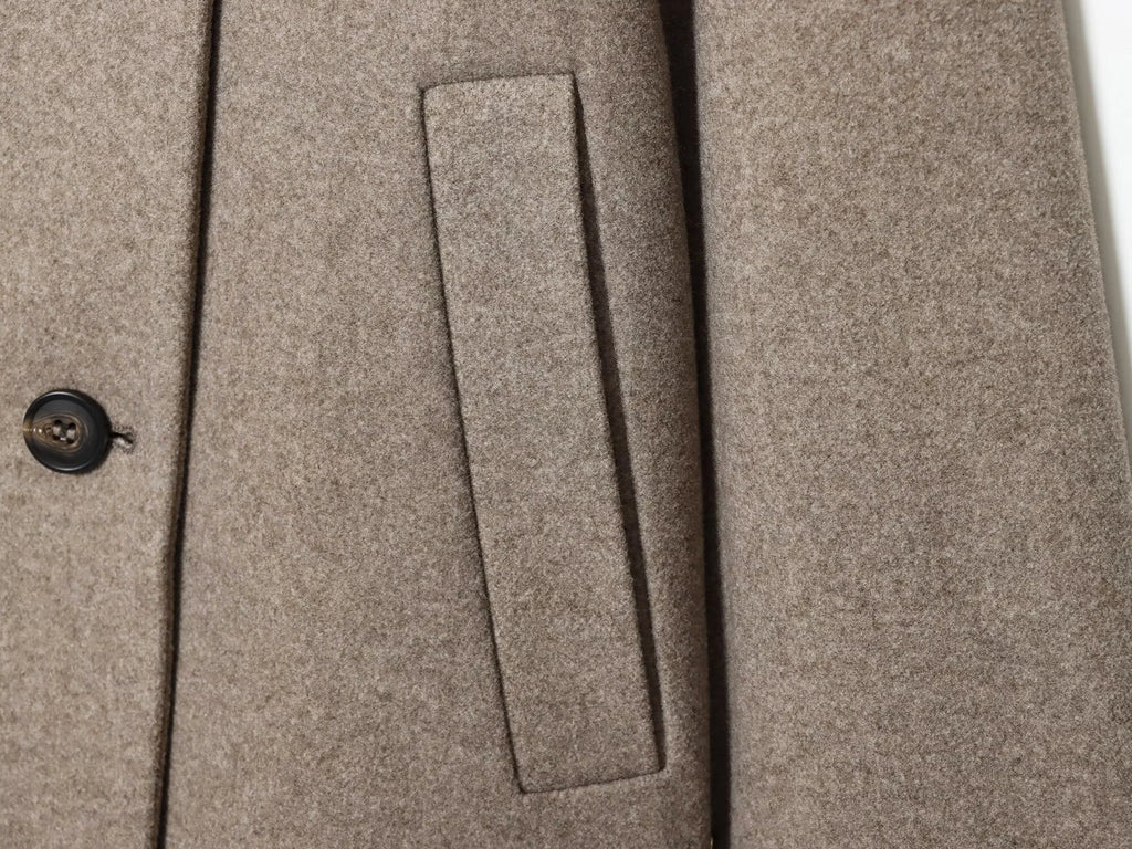Manteau femme ample à col montant – boutonné, style minimaliste